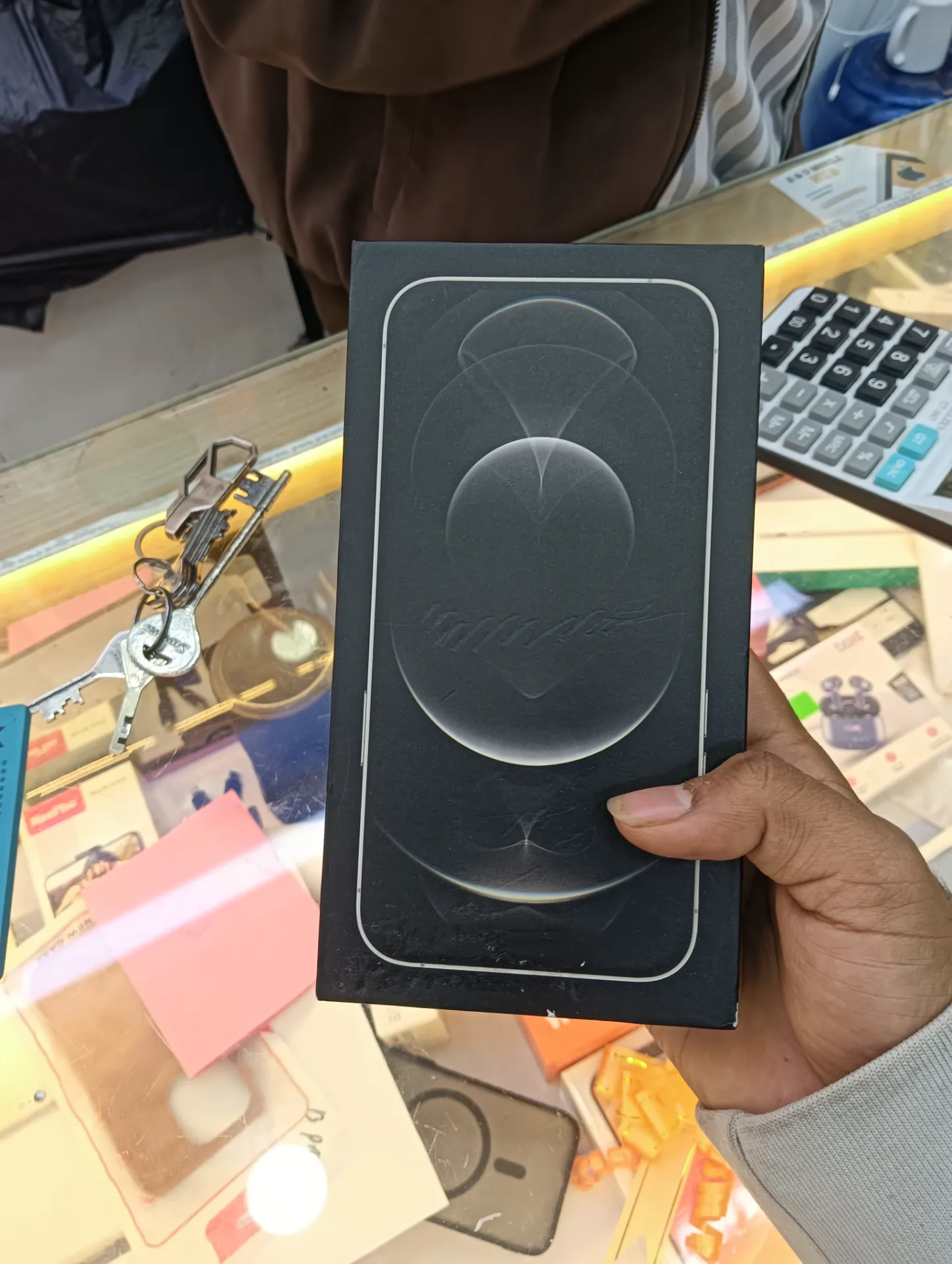 Do you want iPhone as a gift ?? Then hit the fkollow button ✅